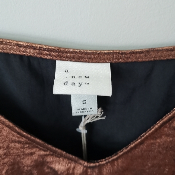 💕2/$20💕A‎  New Day Shimmery Bronze Metallic Sheath Dress NWT - Picture 4 of 7